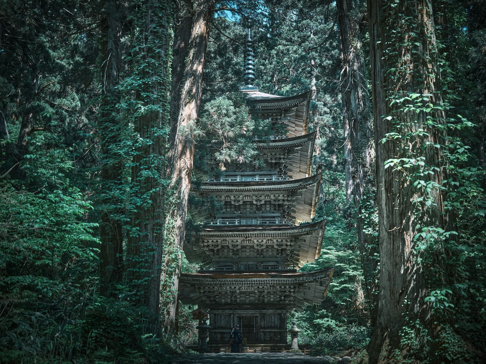 生まれ変わりの旅:国宝五重塔と羽黒山(ハイヤー)
